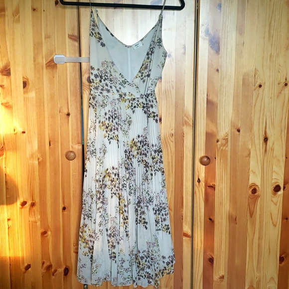 Wilfred Dresses & Skirts - Wilfred floral wrap around dress